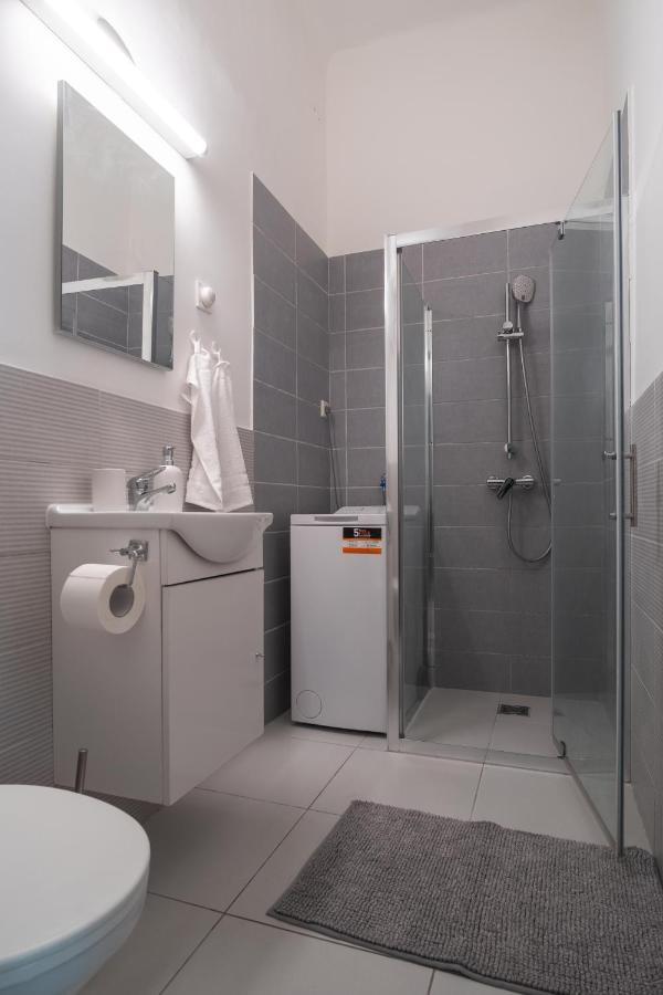 Апартаменти Very Central 1-Br Apt With Patio Будапешт Екстер'єр фото