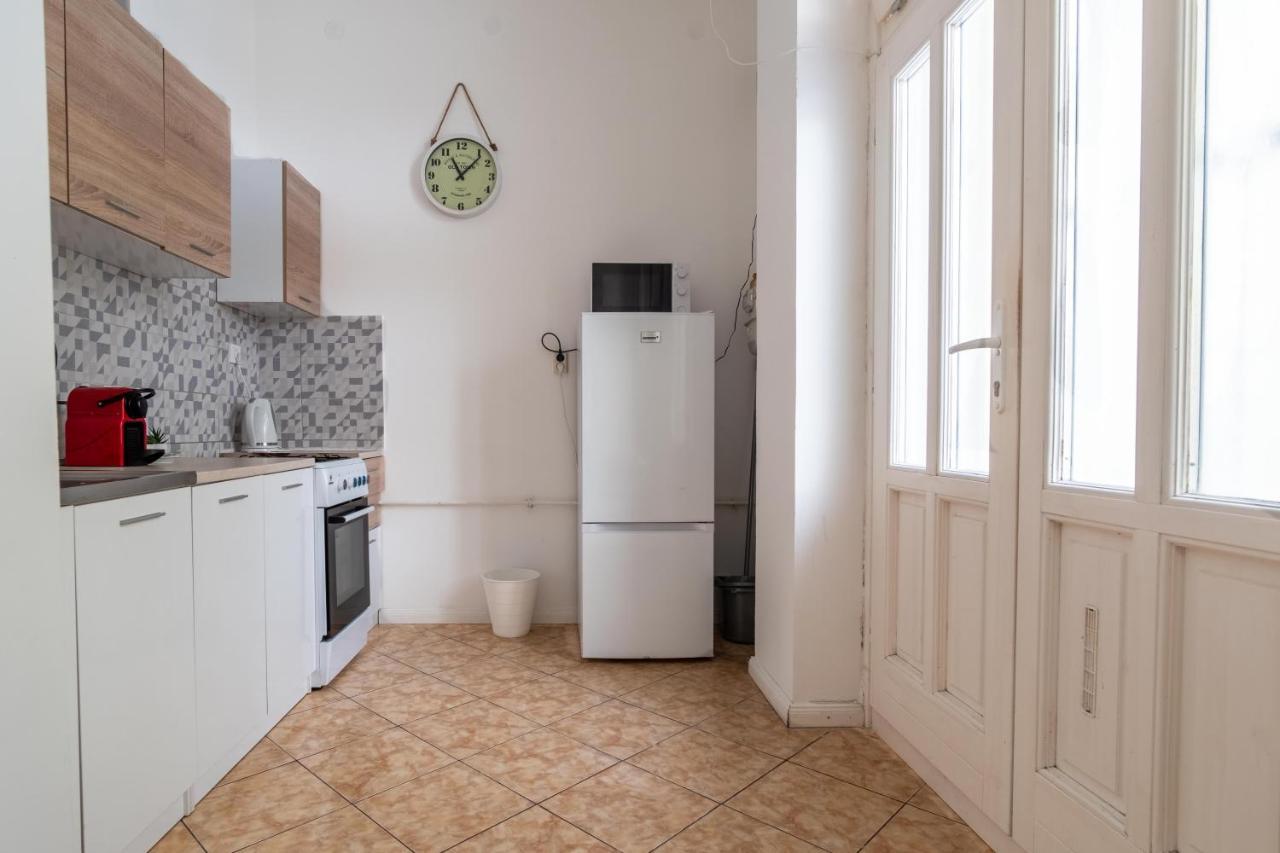 Апартаменти Very Central 1-Br Apt With Patio Будапешт Екстер'єр фото