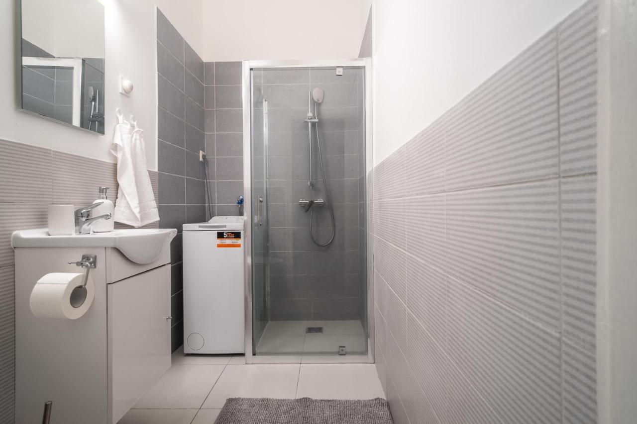 Апартаменти Very Central 1-Br Apt With Patio Будапешт Екстер'єр фото